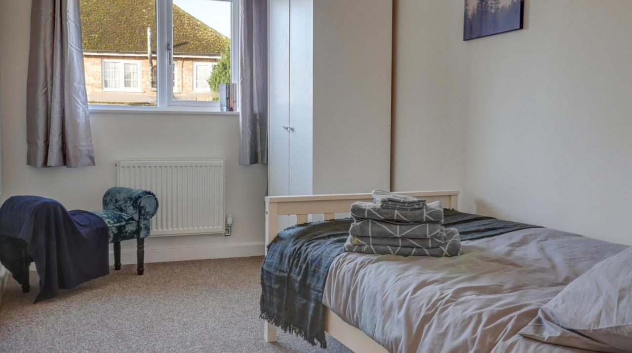 Didcot- Private Flat With Garden & Parking 03 Lägenhet Exteriör bild